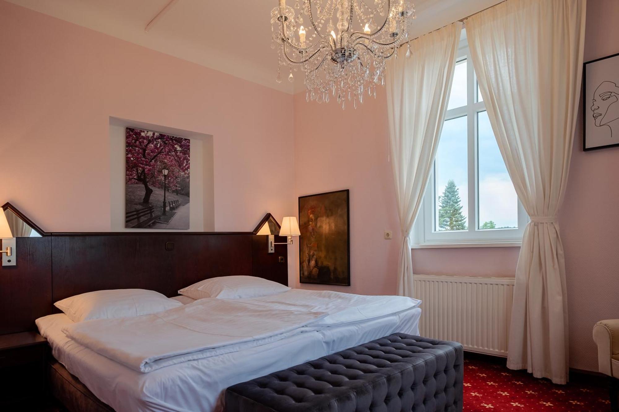Hotel & Restaurant Bergschloesschen Buckow Bagian luar foto